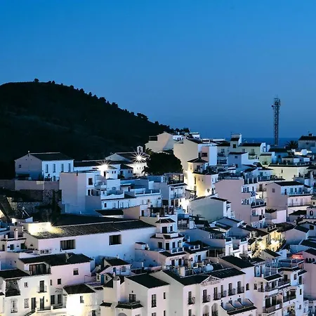 Дом отдыха ,nerja, Seaview, Pool, 3 Bedrooms, Huge Terrace And Garden Нерха