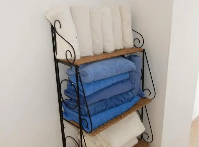 Hébergement de vacances ,nerja, Seaview, Pool, 3 Bedrooms, Huge Terrace And Garden