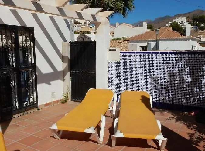 ,nerja, Seaview, Pool, 3 Bedrooms, Huge Terrace And Garden Hébergement de vacances *