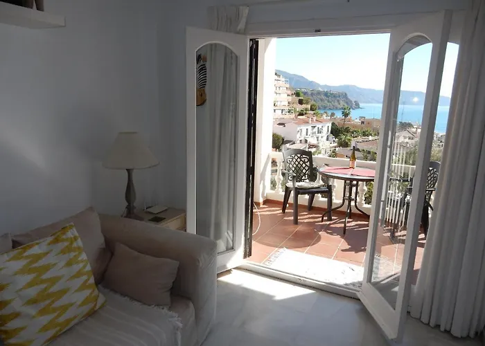 Hébergement de vacances ,nerja, Seaview, Pool, 3 Bedrooms, Huge Terrace And Garden *